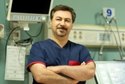 پیام تبریک دکتر آرمین عطار، معاون آموزشی دانشگاه علوم پزشکی و خدمات بهداشتی درمانی شیراز به مناسبت انتخاب استاد احمدعلی امیرغفران، به عنوان چهره برجسته جراحی قلب 2025 توسط شبکه جهانی جراحی قلب